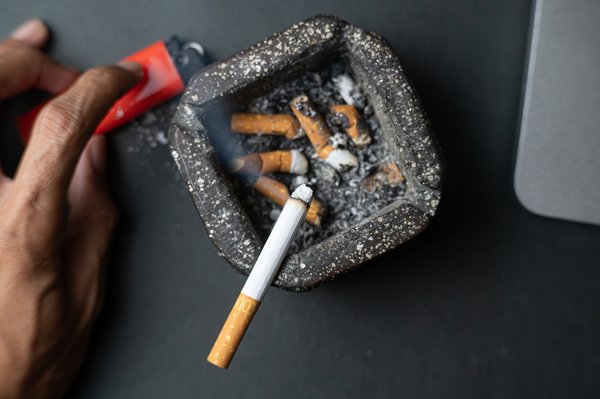 Top 5 raisons d'utiliser un cendrier pour les fumeurs